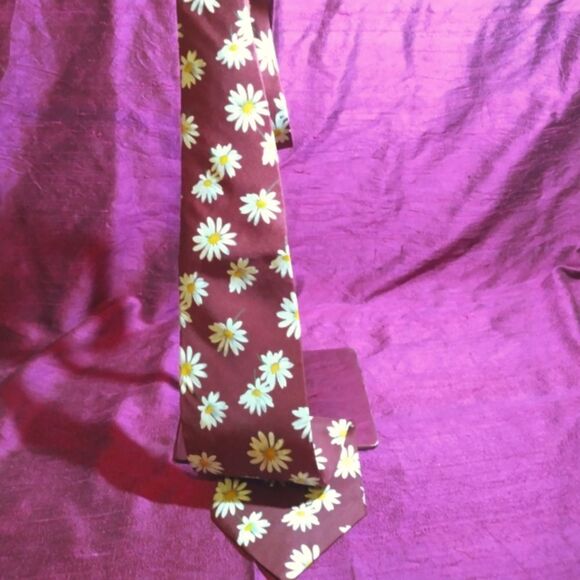 Sunflower print tie.   - Picture 1 of 7